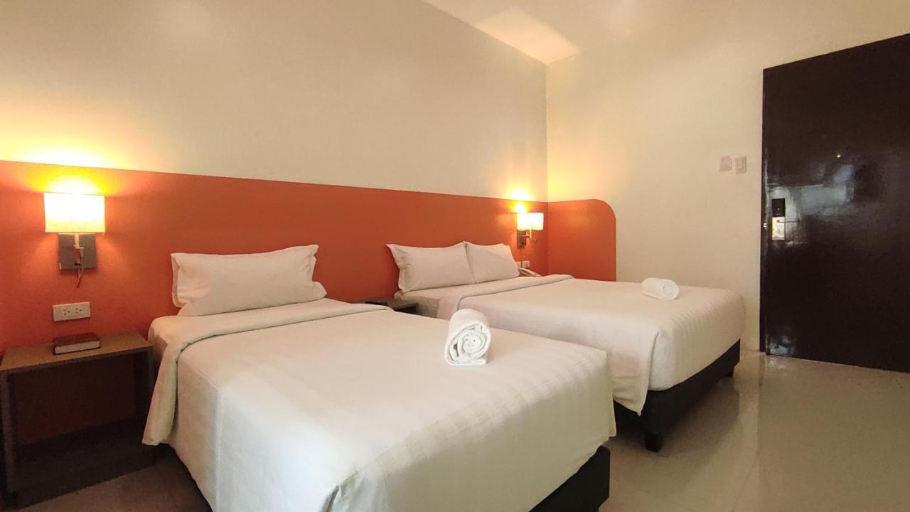 Travelbee Airport Inn 막탄 외부 사진
