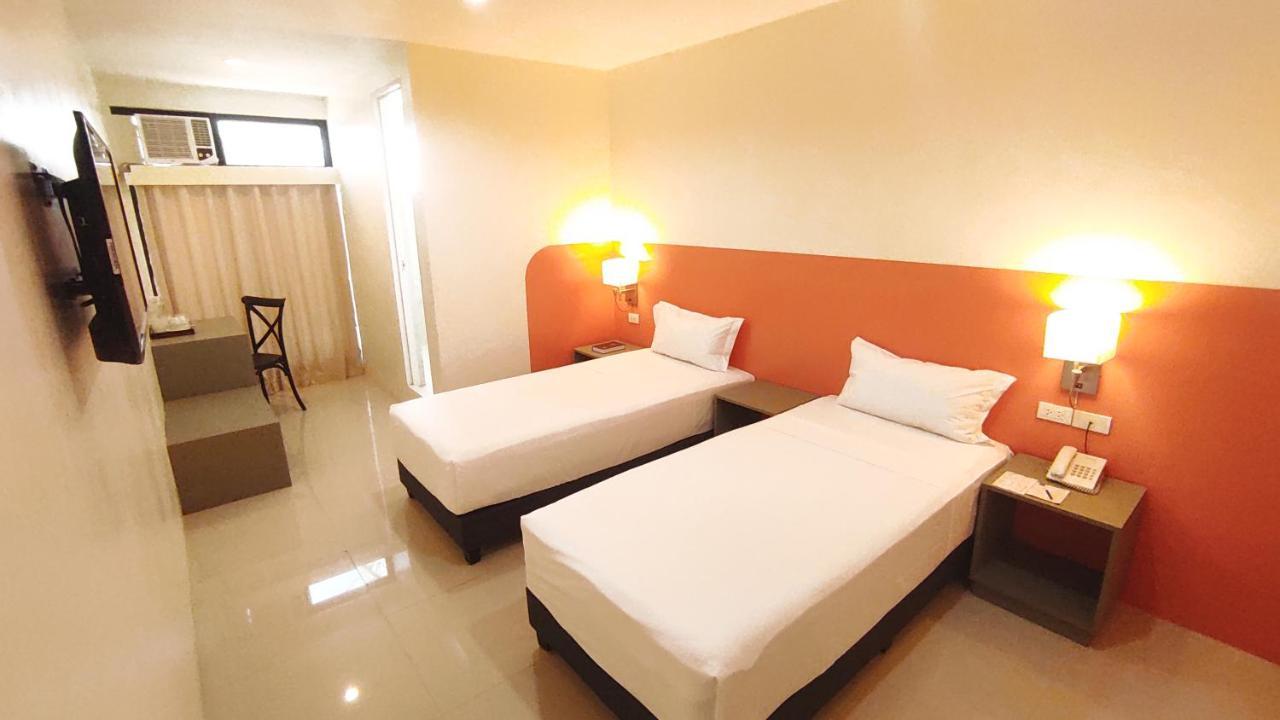 Travelbee Airport Inn 막탄 외부 사진