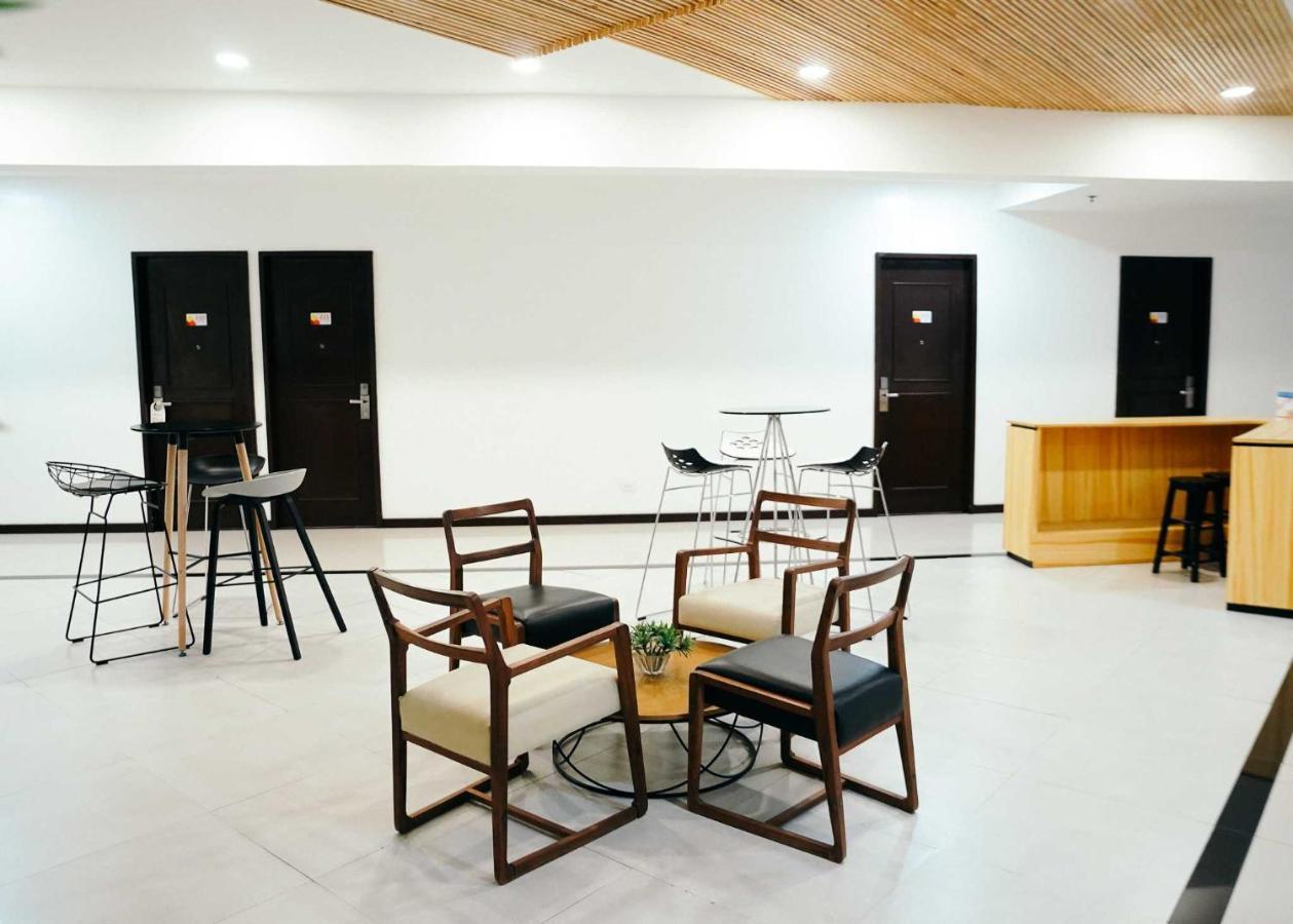 Travelbee Airport Inn 막탄 외부 사진