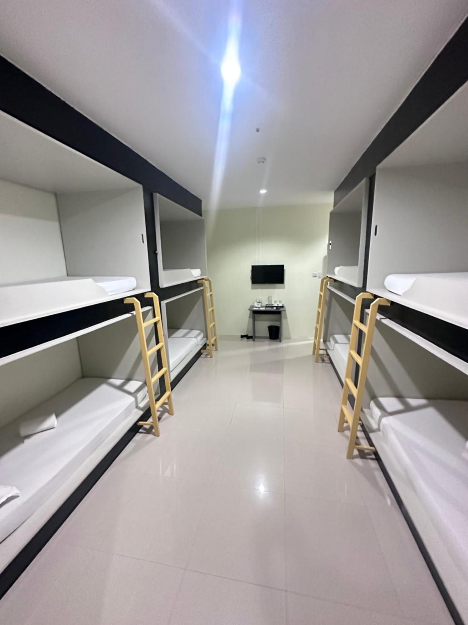 Travelbee Airport Inn 막탄 외부 사진