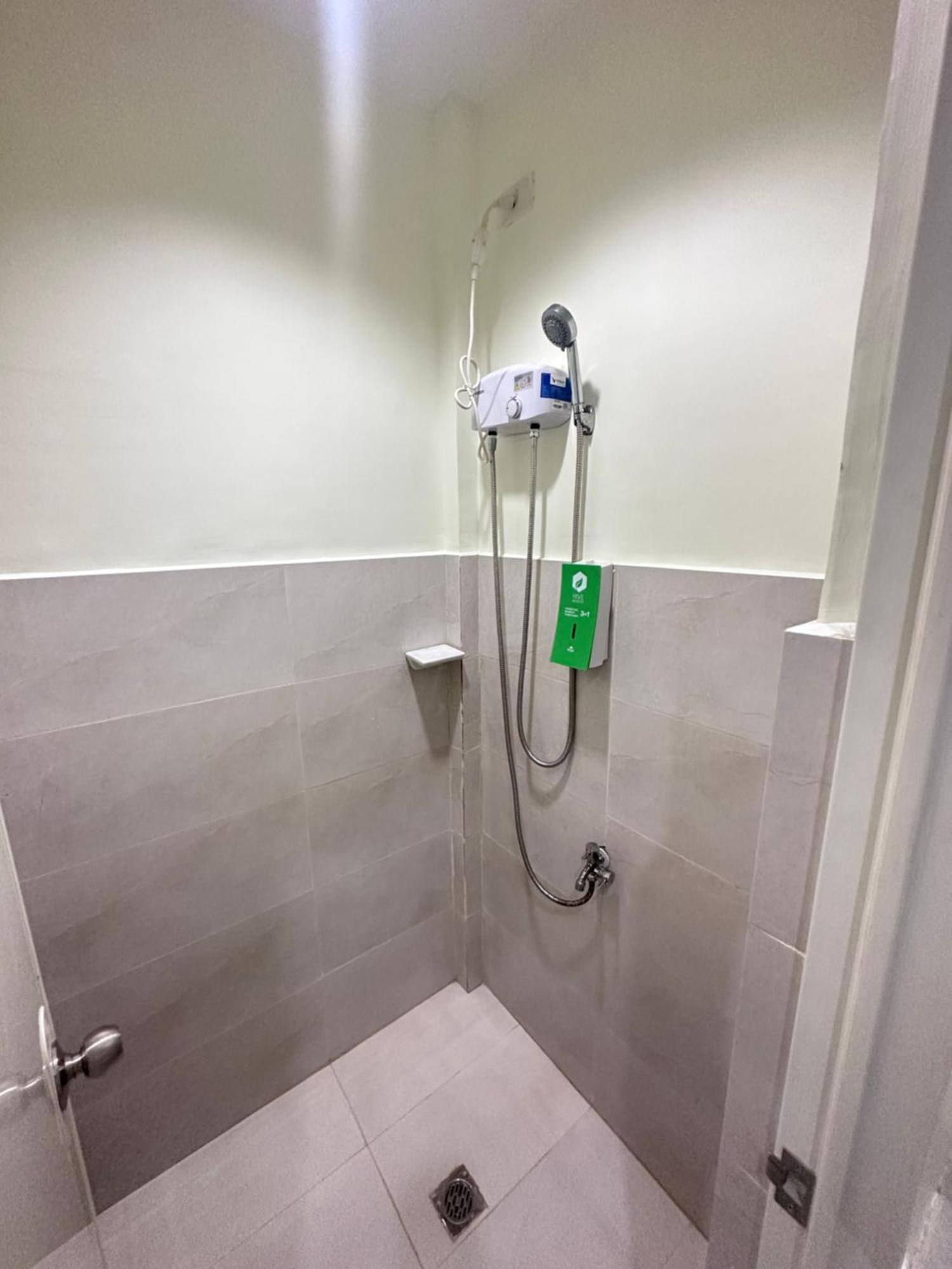 Travelbee Airport Inn 막탄 외부 사진