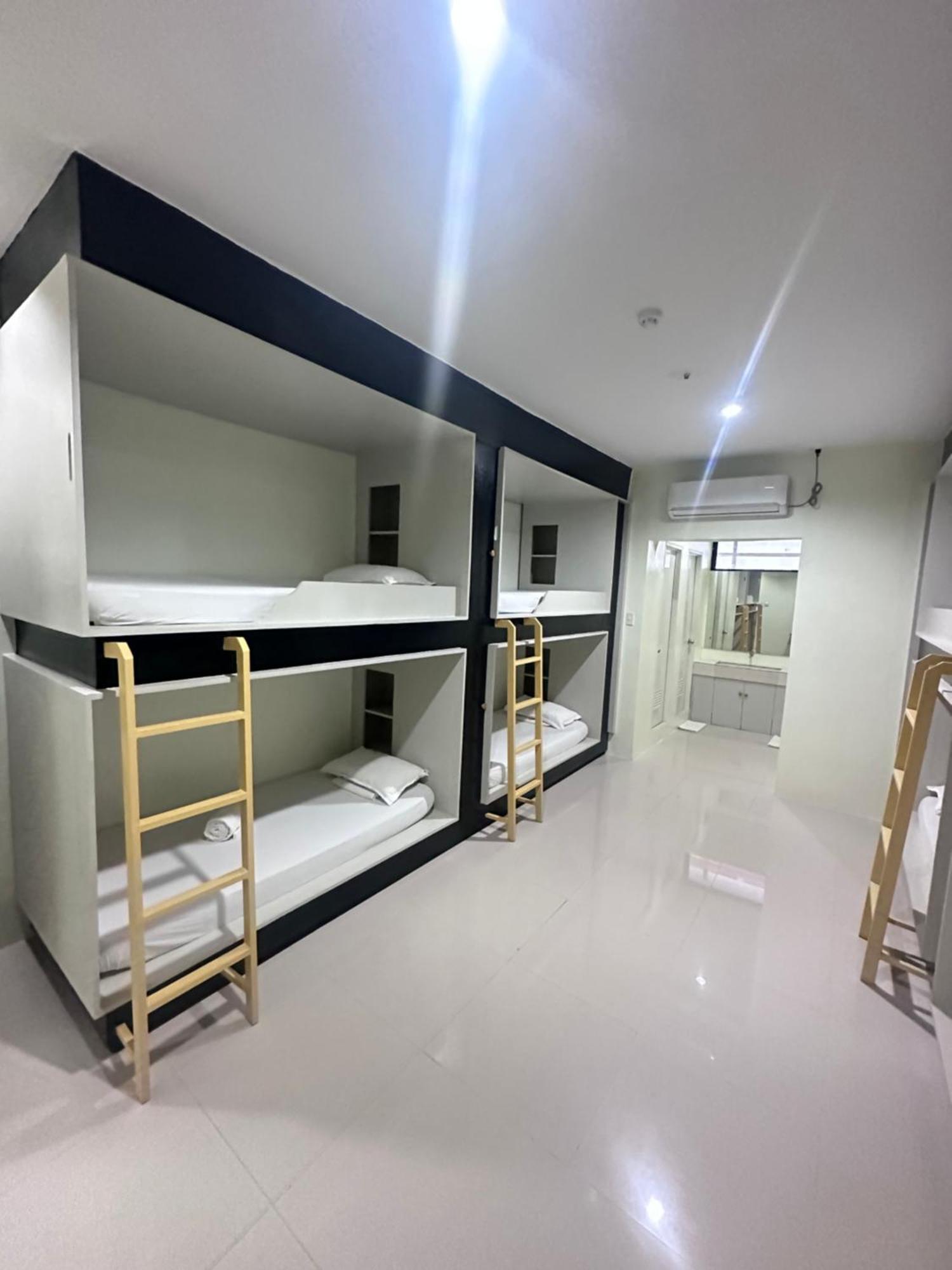 Travelbee Airport Inn 막탄 외부 사진