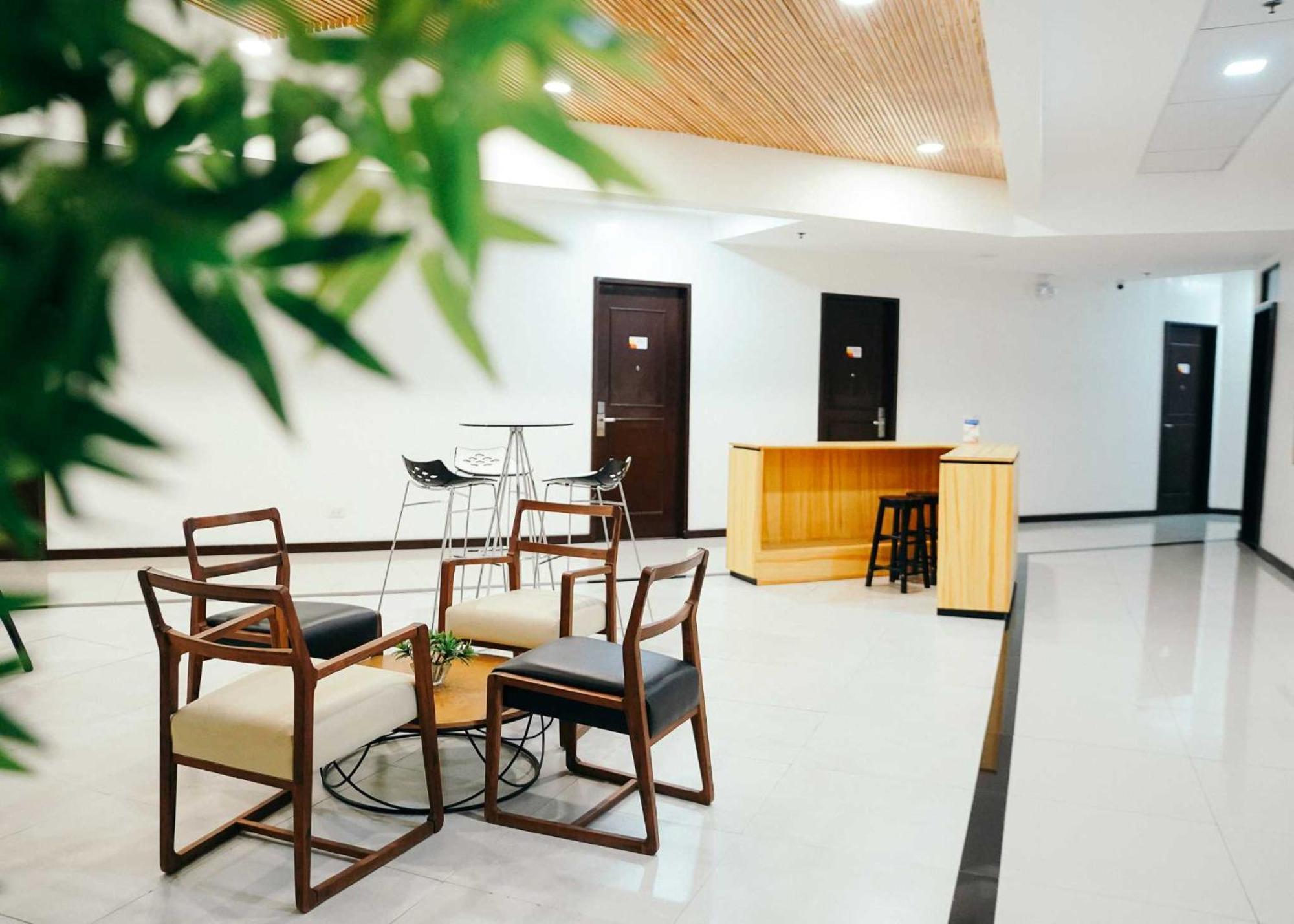 Travelbee Airport Inn 막탄 외부 사진