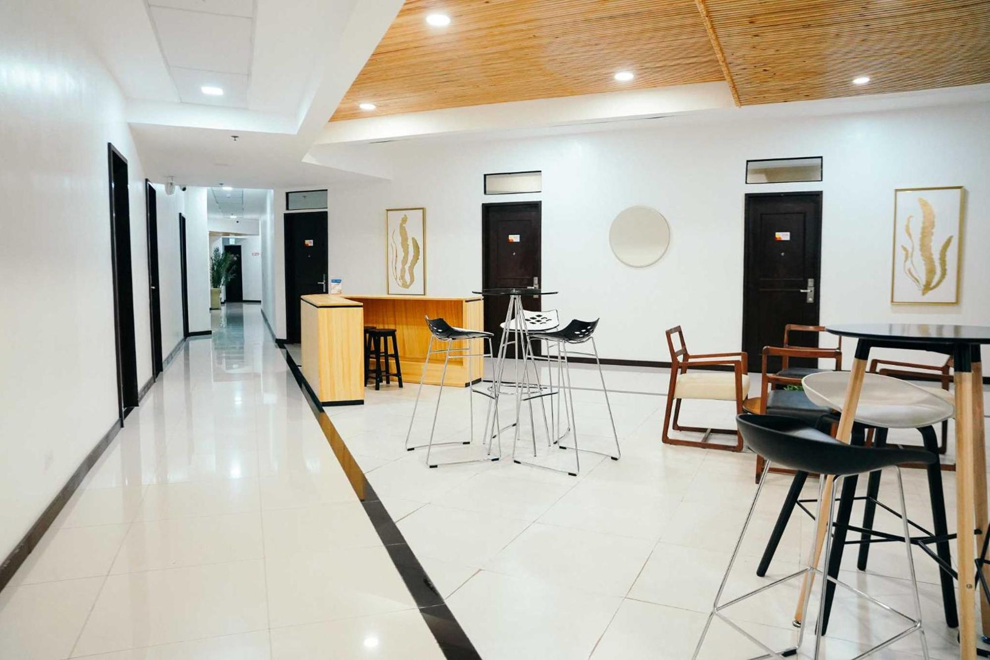 Travelbee Airport Inn 막탄 외부 사진